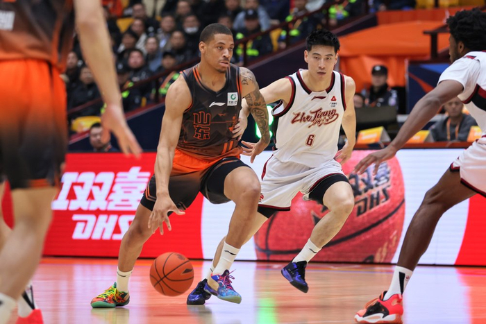 山东男篮主场不敌浙江稠州银行 四外援首秀难挽