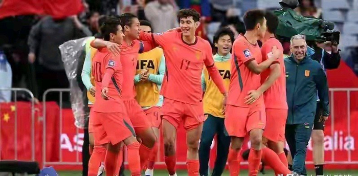 国足2比0力克库拉索登顶死亡小组首战告捷