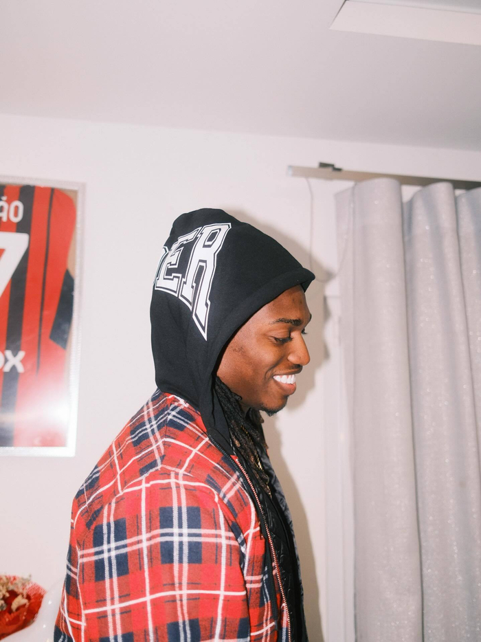 拉斐尔·莱奥正式加盟AC米兰冲击意甲冠军