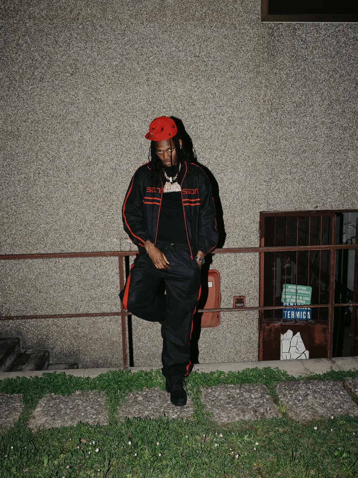 拉斐尔·莱奥正式加盟AC米兰冲击意甲冠军