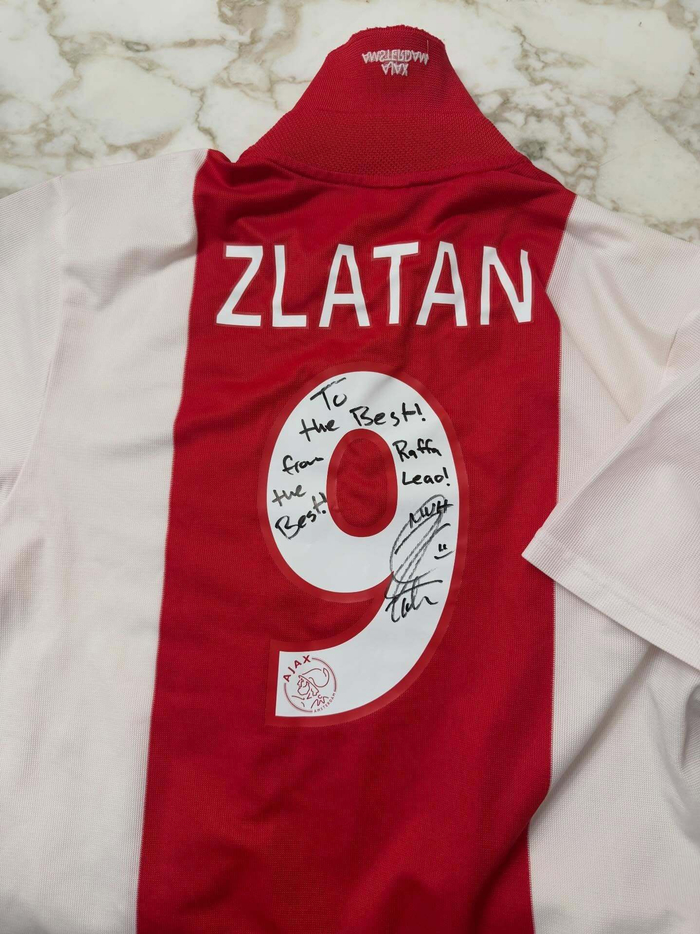 拉斐尔·莱奥正式加盟AC米兰冲击意甲冠军