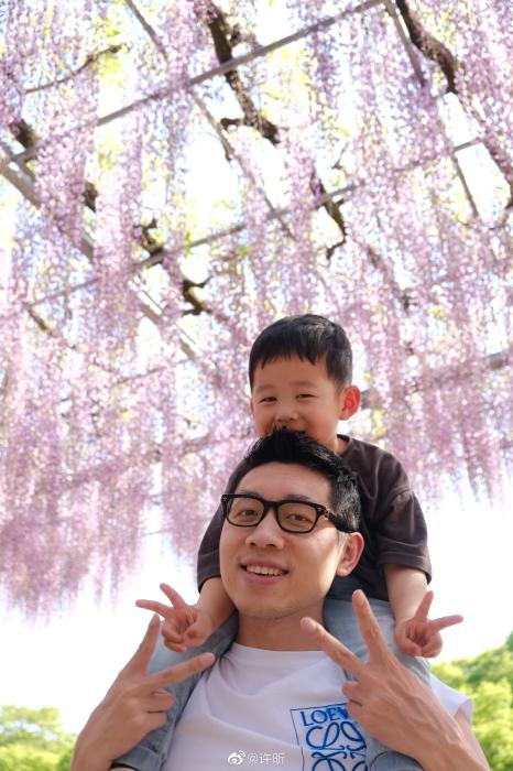 离开赛场的许昕仍然全方位发展：以家庭、校园