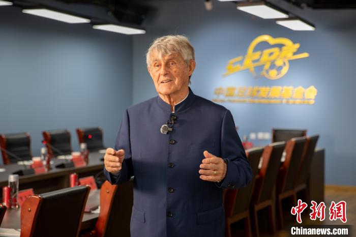 米卢：中国男足具备冲击世界杯实力