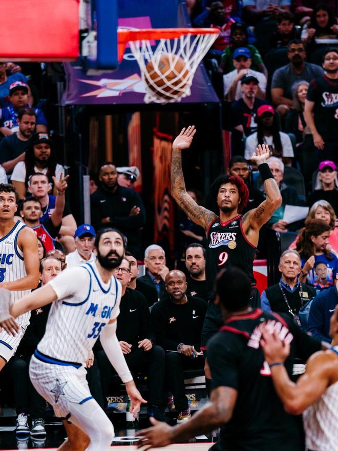 76人主场力克魔术锁定季后赛席位