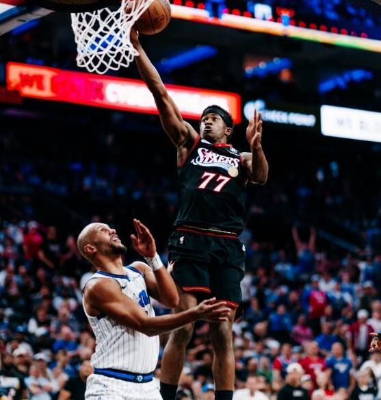 76人主场力克魔术锁定季后赛席位