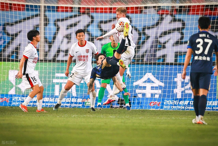 成都蓉城客场力克武汉三镇 三镇三连败保级压力