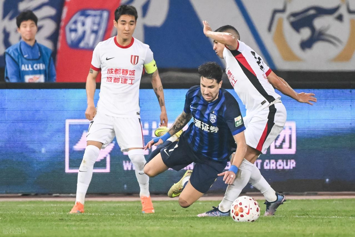 成都蓉城客场力克武汉三镇 三镇三连败保级压力