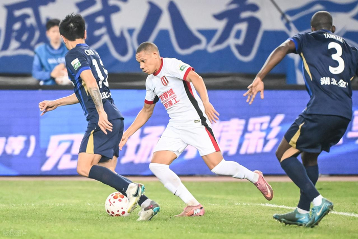 成都蓉城客场力克武汉三镇 三镇三连败保级压力