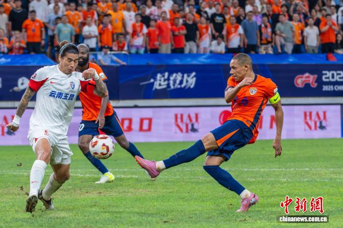 青岛海牛主场51大胜云南玉昆 暂时脱离降级区